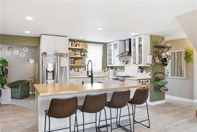 1837 N Lakeland DR, Norfolk, VA 23518