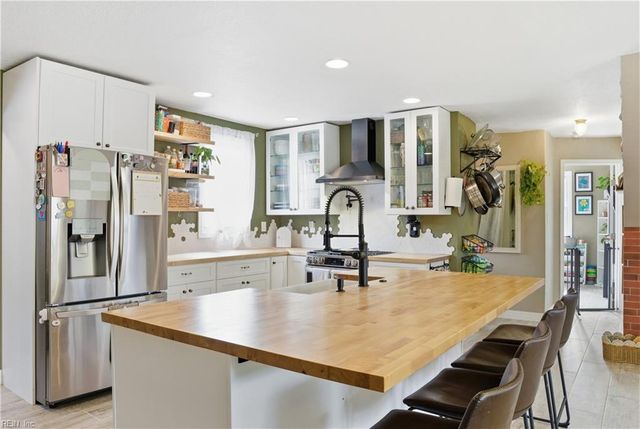 1837 N Lakeland DR, Norfolk, VA 23518