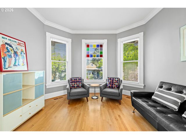 3627 S CORBETT Ave, Portland, OR 97239