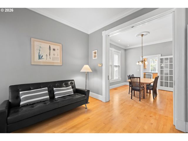 3627 S CORBETT Ave, Portland, OR 97239