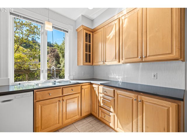 3627 S CORBETT Ave, Portland, OR 97239