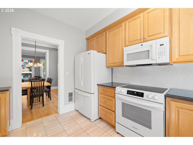 3627 S CORBETT Ave, Portland, OR 97239