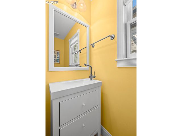 3627 S CORBETT Ave, Portland, OR 97239