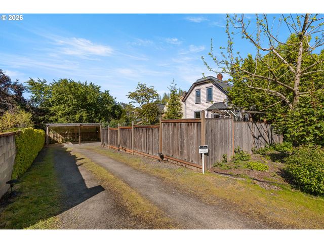 3627 S CORBETT Ave, Portland, OR 97239