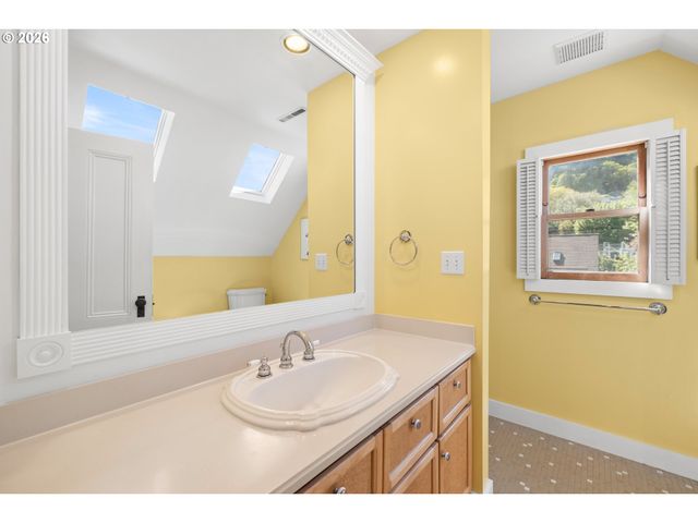 3627 S CORBETT Ave, Portland, OR 97239