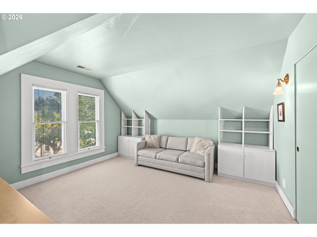 3627 S CORBETT Ave, Portland, OR 97239