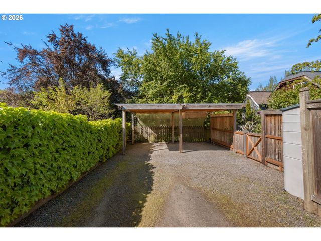 3627 S CORBETT Ave, Portland, OR 97239