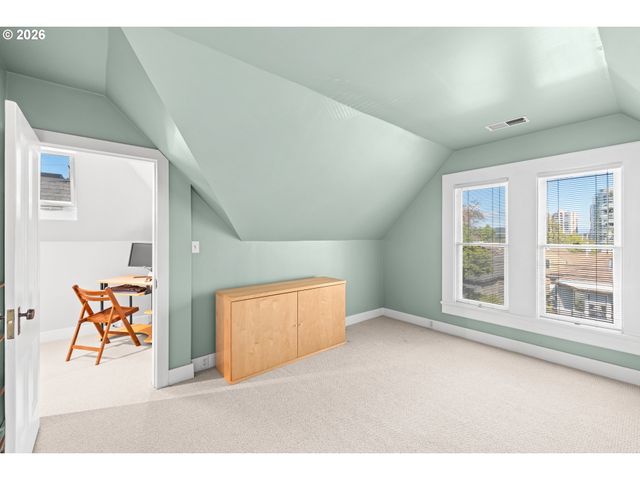 3627 S CORBETT Ave, Portland, OR 97239