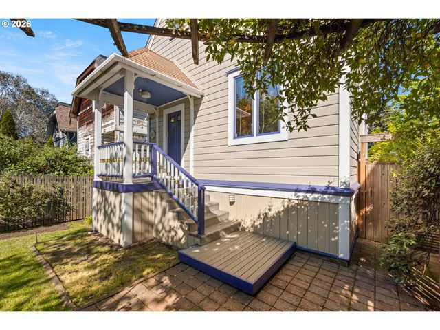 3627 S CORBETT Ave, Portland, OR 97239