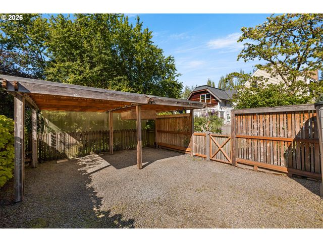3627 S CORBETT Ave, Portland, OR 97239