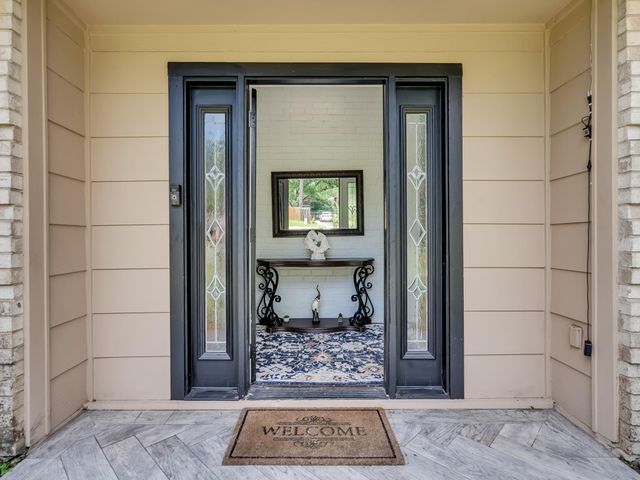 828 Stone Mountain Drive, Conroe, TX 77302
