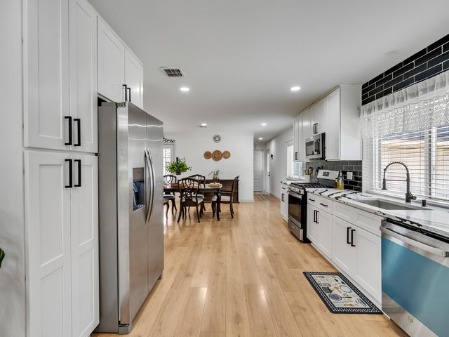828 Stone Mountain Drive, Conroe, TX 77302