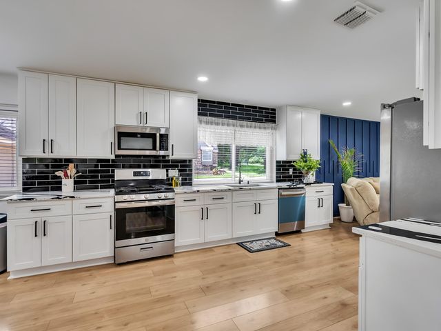 828 Stone Mountain Drive, Conroe, TX 77302