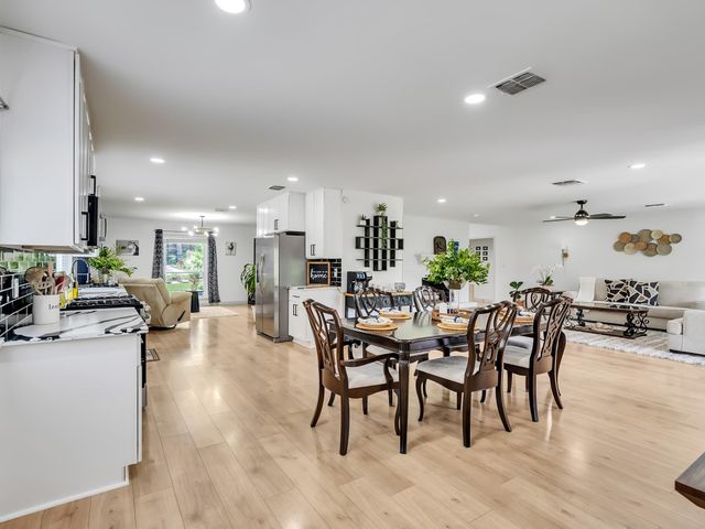 828 Stone Mountain Drive, Conroe, TX 77302