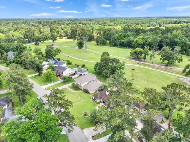 828 Stone Mountain Drive, Conroe, TX 77302