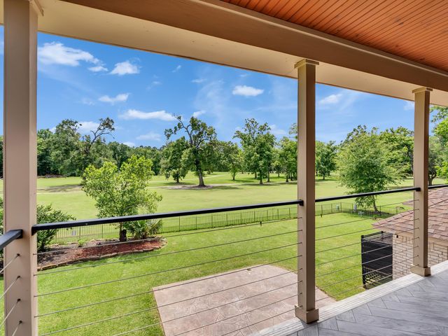 828 Stone Mountain Drive, Conroe, TX 77302