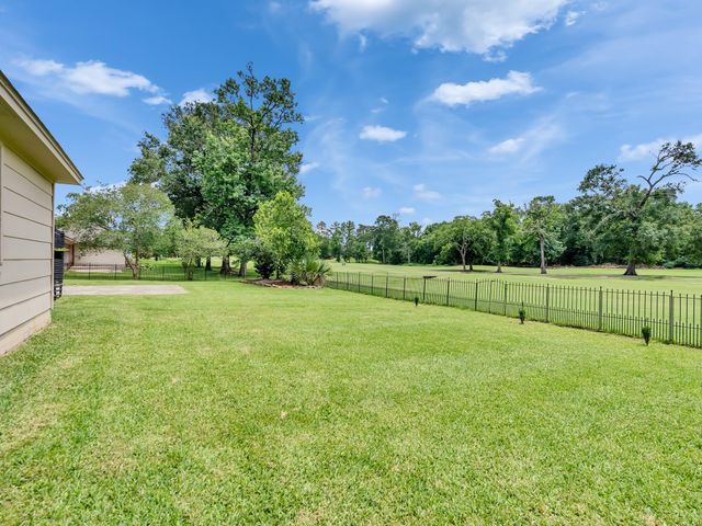 828 Stone Mountain Drive, Conroe, TX 77302