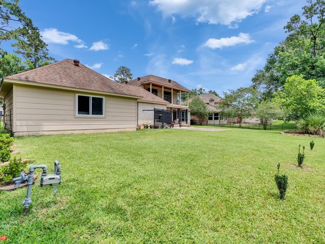 828 Stone Mountain Drive, Conroe, TX 77302