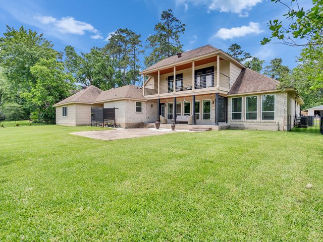 828 Stone Mountain Drive, Conroe, TX 77302