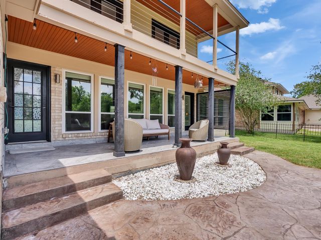 828 Stone Mountain Drive, Conroe, TX 77302