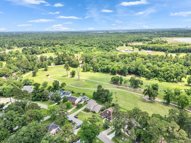 828 Stone Mountain Drive, Conroe, TX 77302