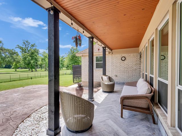828 Stone Mountain Drive, Conroe, TX 77302