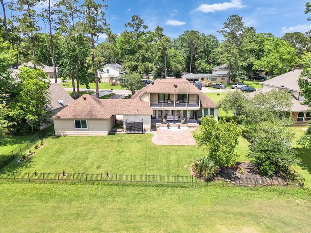828 Stone Mountain Drive, Conroe, TX 77302