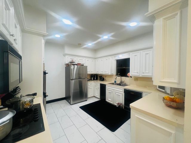 14907 Alderwick Drive, Sugar Land, TX 77498