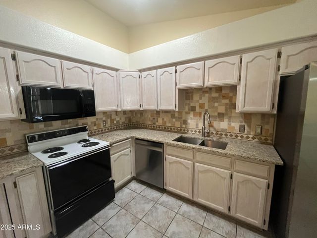 2601 GOLDEN EAGLE Drive, Sierra Vista, AZ 85650