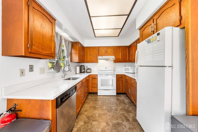 406 Oxford Lane O, Monroe, NJ 08831