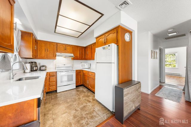 406 Oxford Lane O, Monroe, NJ 08831