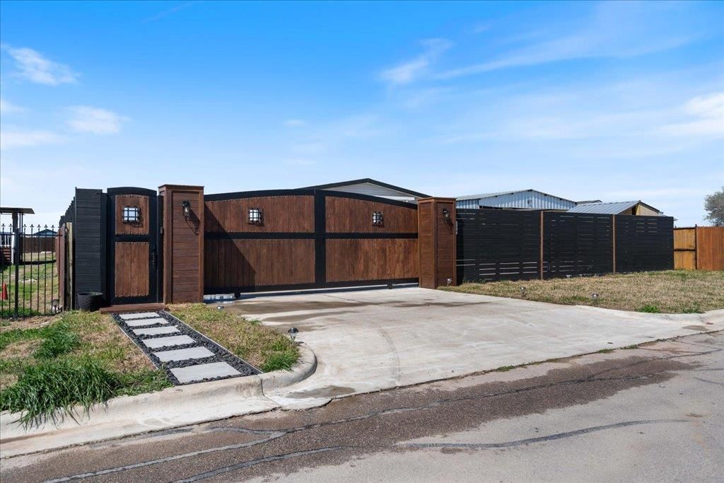 520 Arrowhead CV, Kyle, TX 78640