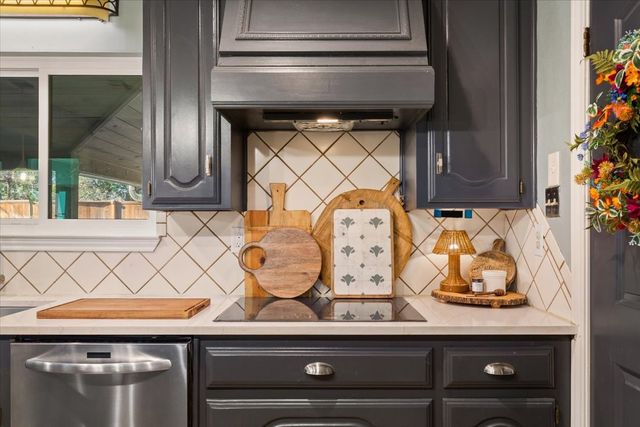 304 Trailwood Drive, Woodway, TX 76712