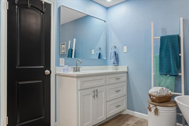 304 Trailwood Drive, Woodway, TX 76712