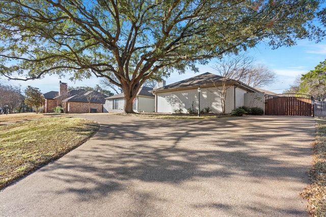 304 Trailwood Drive, Woodway, TX 76712