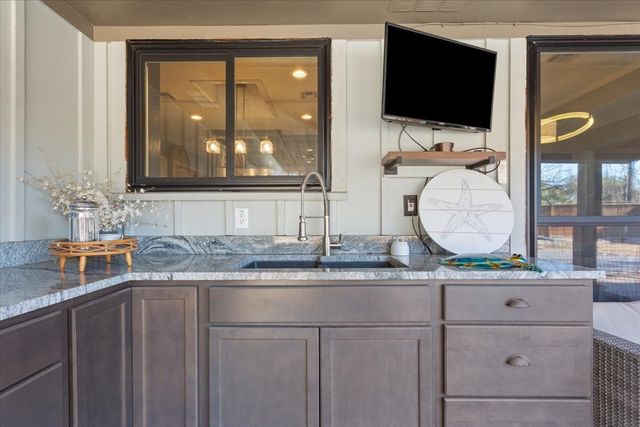 304 Trailwood Drive, Woodway, TX 76712