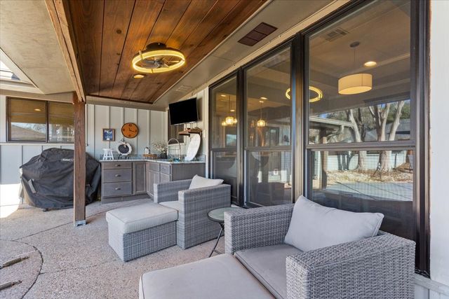 304 Trailwood Drive, Woodway, TX 76712