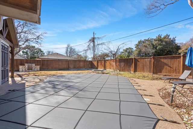 304 Trailwood Drive, Woodway, TX 76712