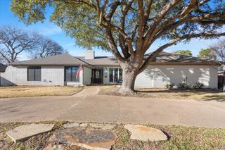 304 Trailwood Drive, Woodway, TX 76712