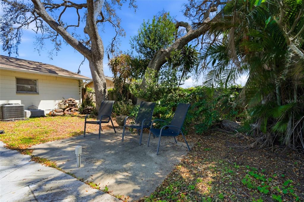 Image 23 of property listing at 3312 W BURKE ST, Tampa, FL 33614