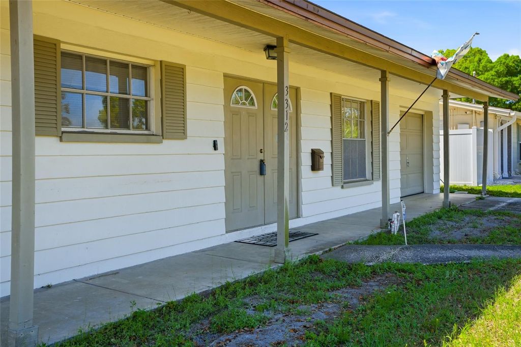 Image 5 of property listing at 3312 W BURKE ST, Tampa, FL 33614