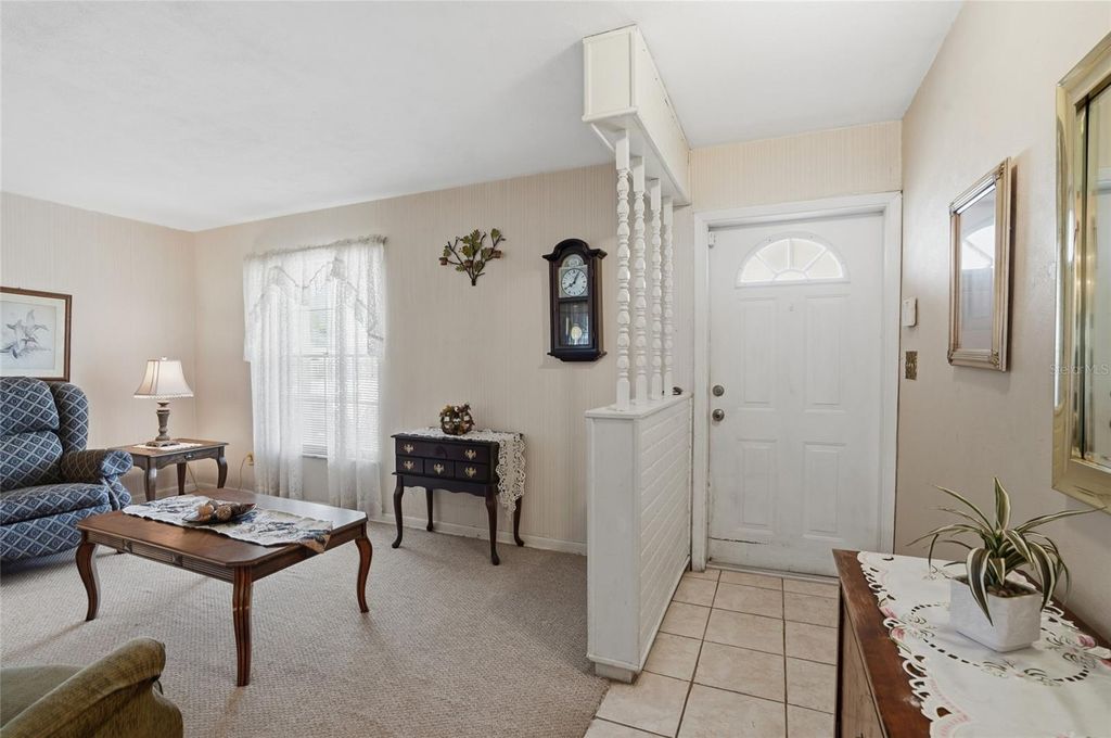 Image 6 of property listing at 3312 W BURKE ST, Tampa, FL 33614