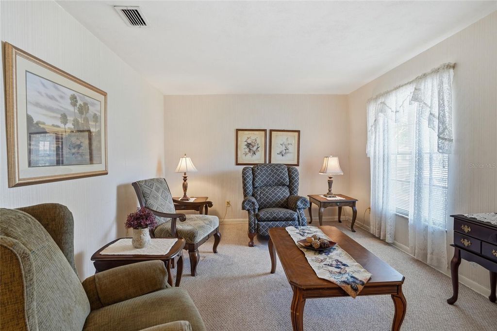 Image 7 of property listing at 3312 W BURKE ST, Tampa, FL 33614