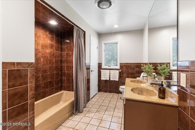 19 Seagull Lane, Lincroft, NJ 07738