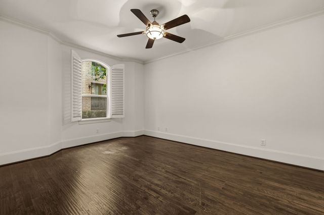 2417 Worthington Street, Dallas, TX 75204