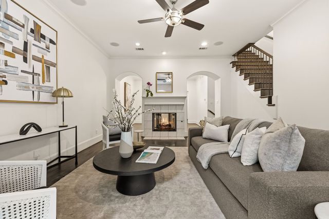 2417 Worthington Street, Dallas, TX 75204