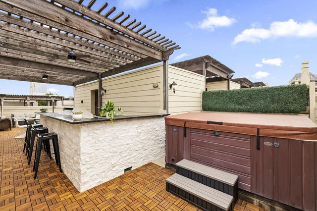 2417 Worthington Street, Dallas, TX 75204