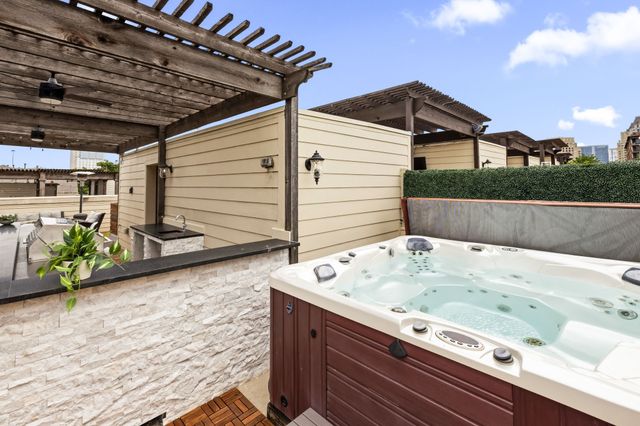 2417 Worthington Street, Dallas, TX 75204