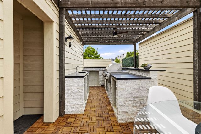 2417 Worthington Street, Dallas, TX 75204