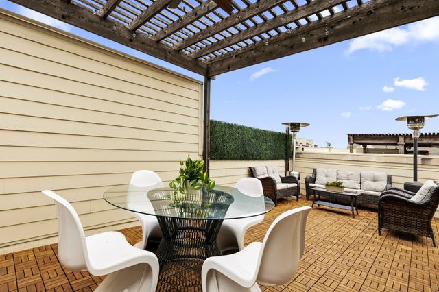 2417 Worthington Street, Dallas, TX 75204